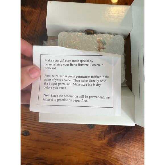 New In Box Berta Hummel Sunshine Stroll Ceramic plate with Display Stand set - Picture 4 of 7